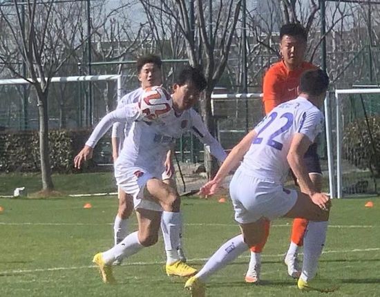 这段故事既有武林绝学间的巅峰对决、金戈铁马的战争场面，也有侠之大者的主题升华，将射雕宏大世界中的华彩篇章浓缩展现，徐克的选择不可谓不妙。