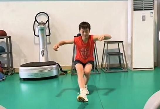 CCTV6 VIP影院 搜索 电影 星闻 独家 更多 专题 图片 视频 滚动 首页 新闻 大片 影库 CCTV6 VIP影院 客户端 电影网>新闻>原创深度策划 《哪吒2》冲破100亿，国漫崛起他们功不可没！